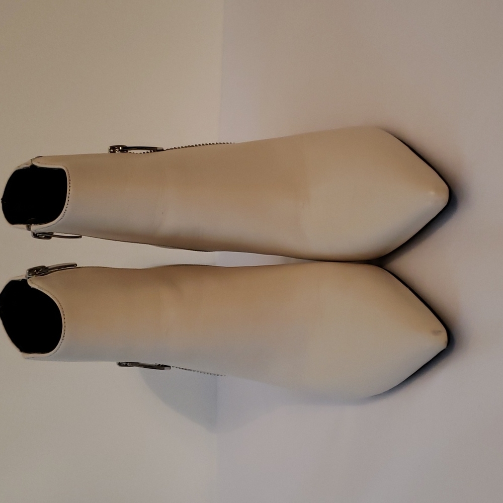 Nine West ankle boots/booties size 9.  Excellent pre owned condition. - Picture 4 of 8